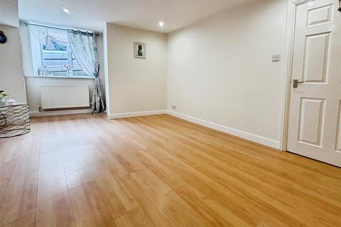 1 bedroom ground floor flat for sale, High Street, Idle BD10