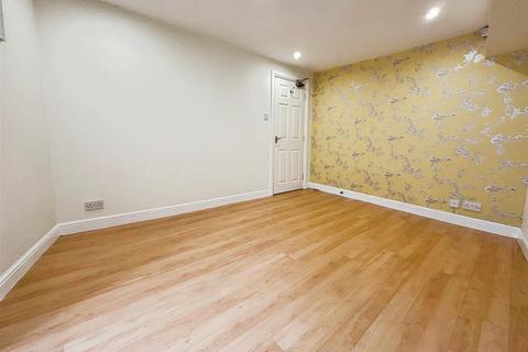 1 bedroom ground floor flat for sale, High Street, Idle BD10