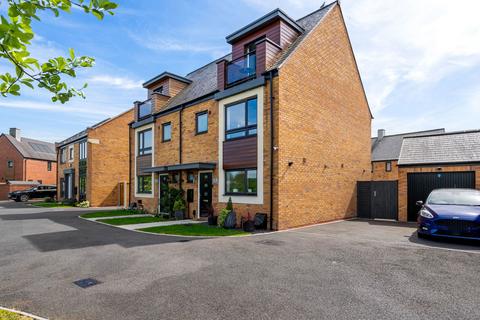7 Cape Ruby Close, Bishops Cleeve, Cheltenham, GL52 7YL