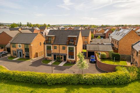 7 Cape Ruby Close, Bishops Cleeve, Cheltenham, GL52 7YL