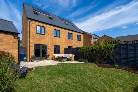7 Cape Ruby Close, Bishops Cleeve, Cheltenham, GL52 7YL