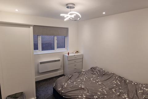 1 bedroom semi-detached house to rent, Gibson Road, Dagenham RM8