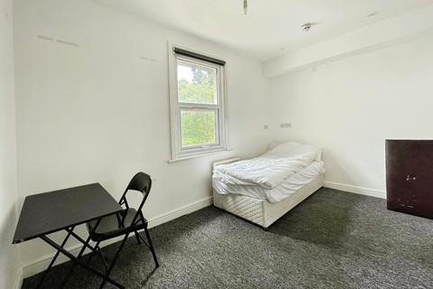 1 bedroom house of multiple occupation to rent, Sussex Place, Slough SL1