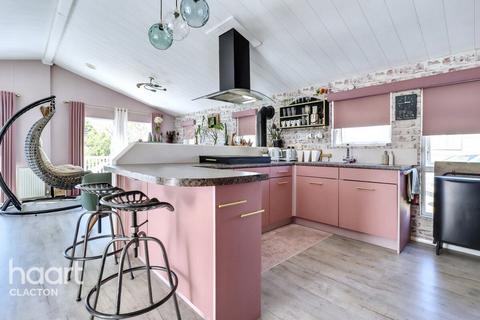 2 bedroom lodge for sale, Colchester Road, CLACTON-ON-SEA