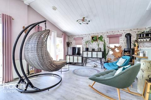 2 bedroom lodge for sale, Colchester Road, CLACTON-ON-SEA