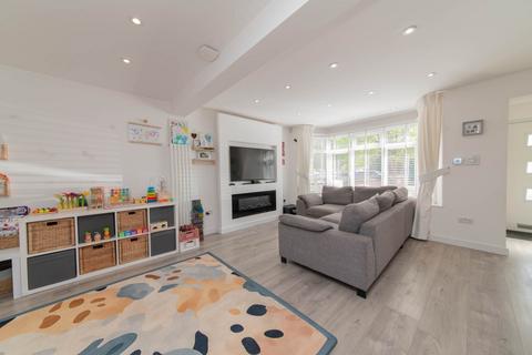 143 Hillside Avenue, Borehamwood, WD6 1HH