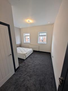 4 bedroom terraced house to rent, Newlyn Street, Manchester