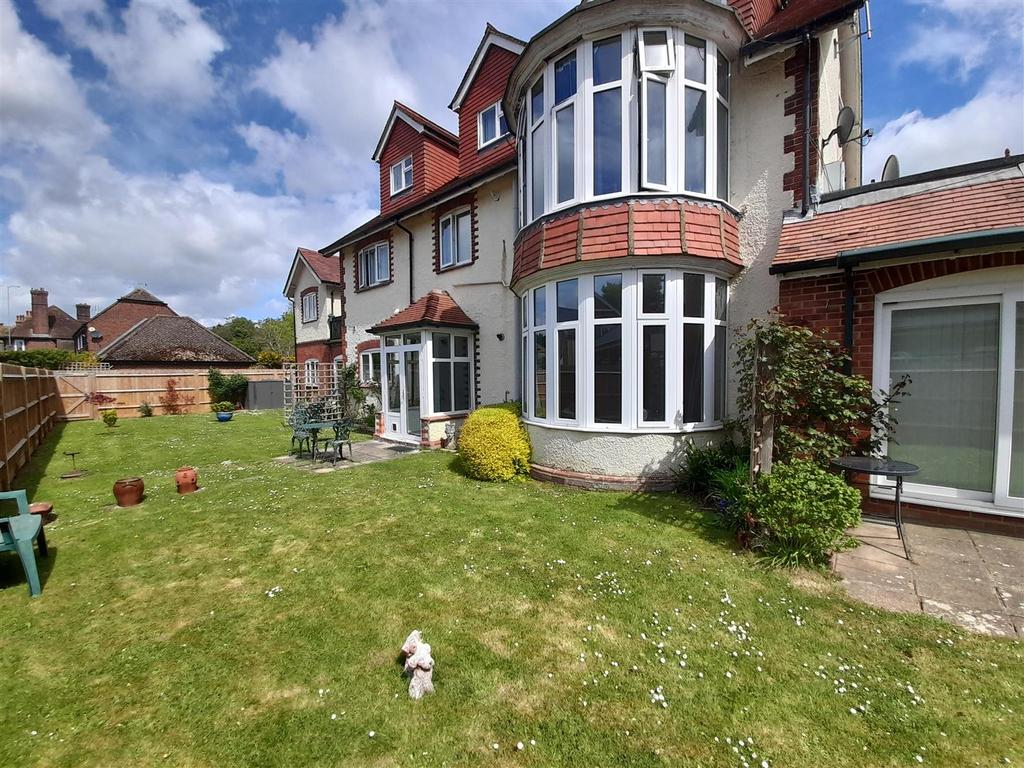 Rear garden 1.jpg