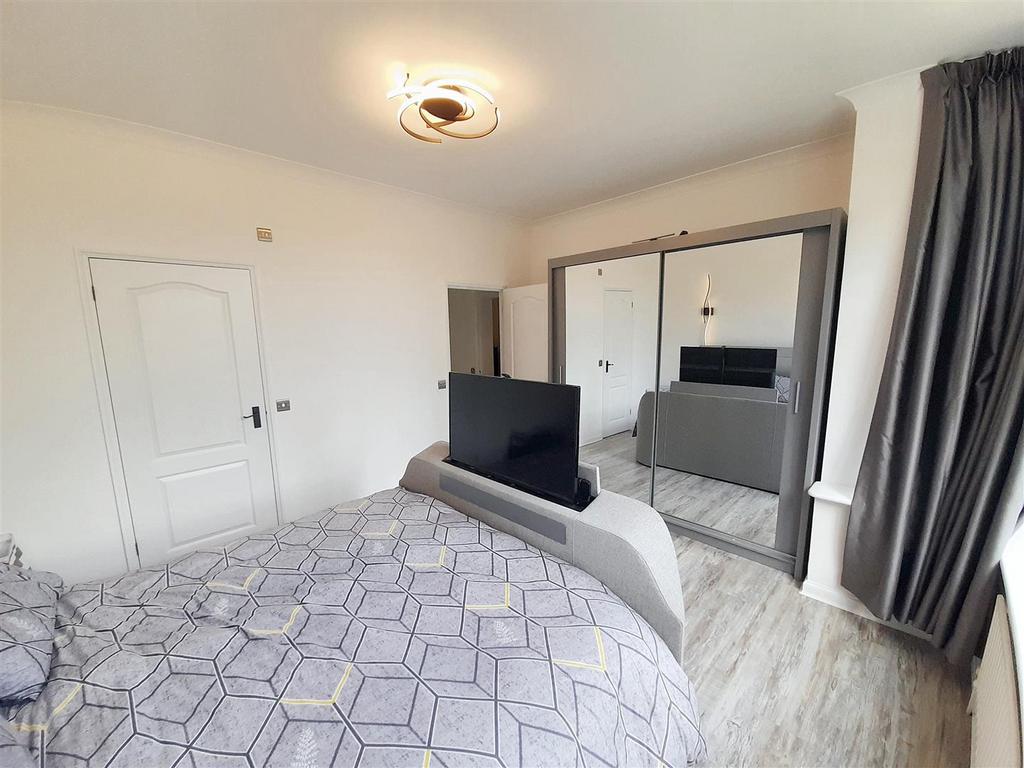 Bedroom 1a new.jpg