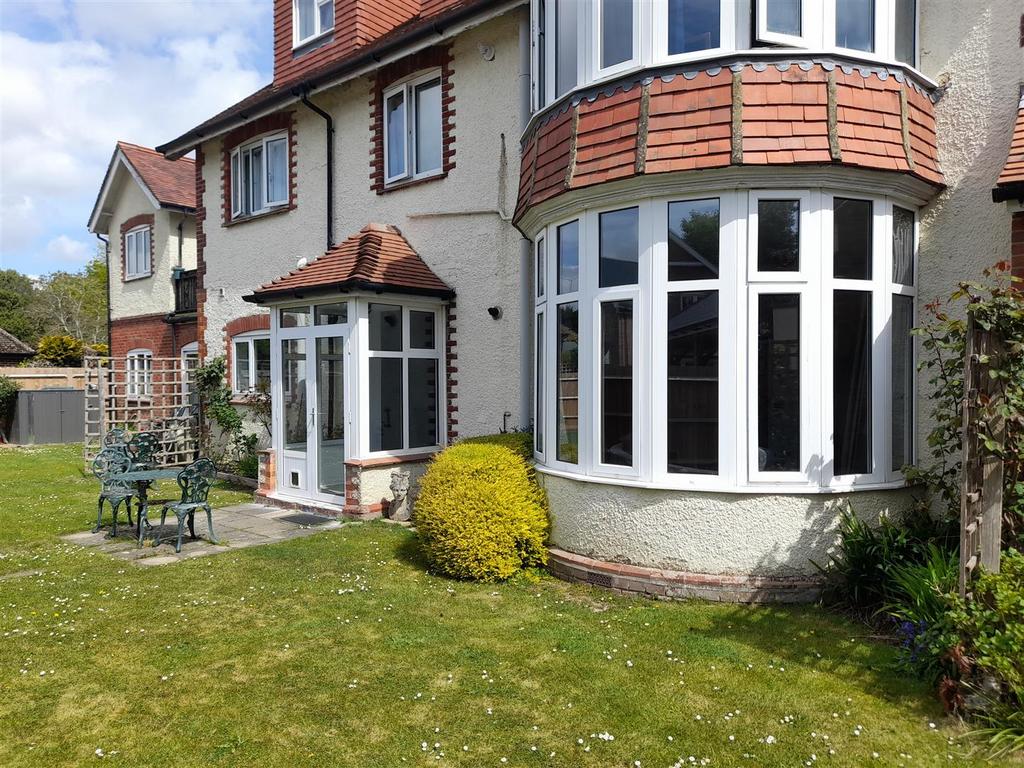 Rear garden 2.jpg