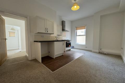 1 bedroom flat to rent, Suffolk House, Grosvenor Road, Westcliff on Sea