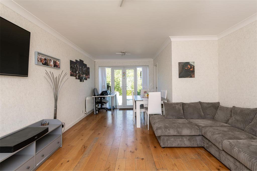 10 Birchfields living room2.jpg
