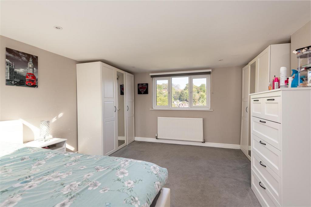 10 Birchfields bedroom4b.jpg