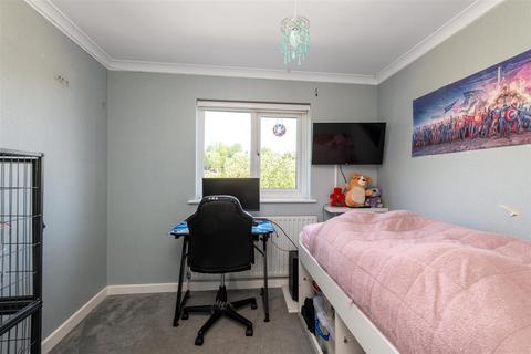 10 Birchfields, Chatham, ME5 8AE