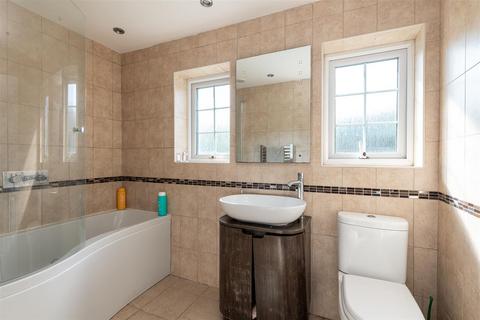 10 Birchfields, Chatham, ME5 8AE