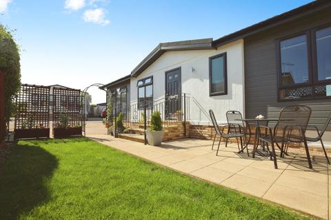 2 bedroom park home for sale, Andover, Hampshire, SP11