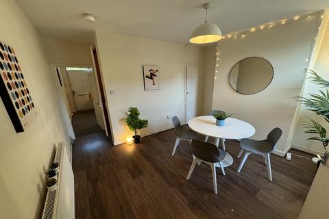 2 bedroom terraced house to rent, Hawthorne Grove, Beeston, NG9 2FG