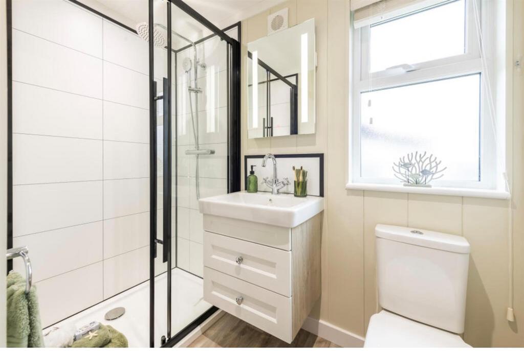 Classic model - bathroom with shower.jpg