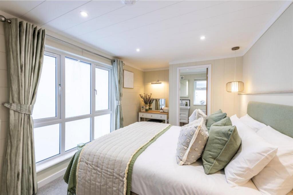Classic model - bedroom and ensuite.jpg