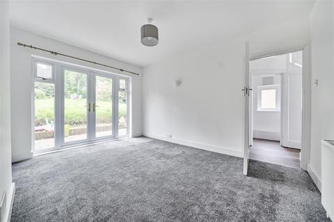 6 Hillview Crescent, Orpington, BR6 0SL