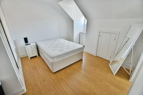 2 bedroom flat to rent, 9 Alma Apartments