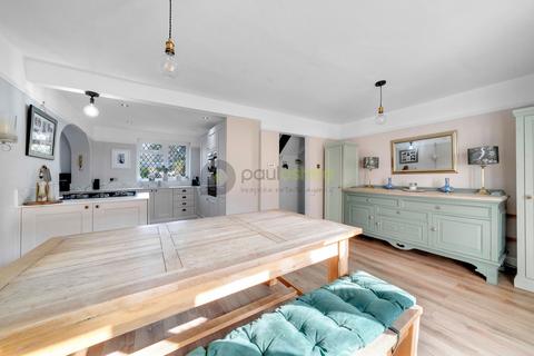 4 bedroom detached house for sale, Kenley Lane, Kenley, CR8 5DE