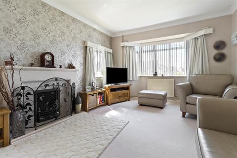 14 Cowdray Close, Goring By Sea, Worthing, BN12 4LQ