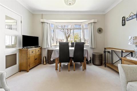 14 Cowdray Close, Goring By Sea, Worthing, BN12 4LQ