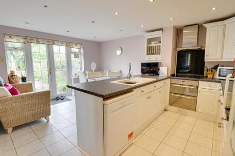 4 bedroom semi-detached house for sale, Foster Street, Harlow, CM17