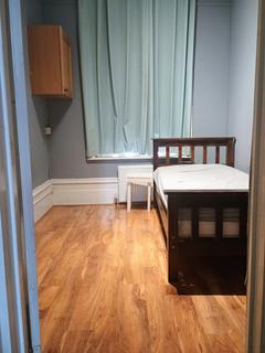 1 bedroom in a flat share to rent, Askew Road, London W12