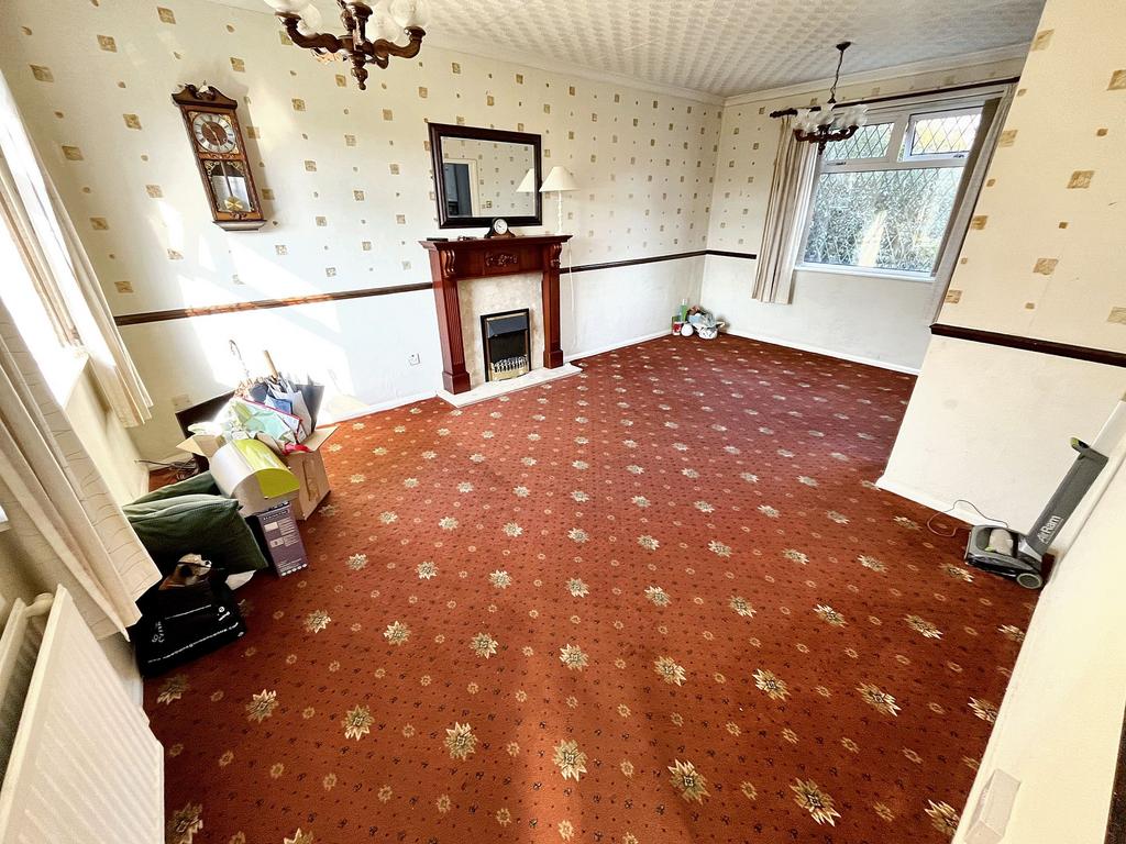 Sunshine Lounge-Dining Room