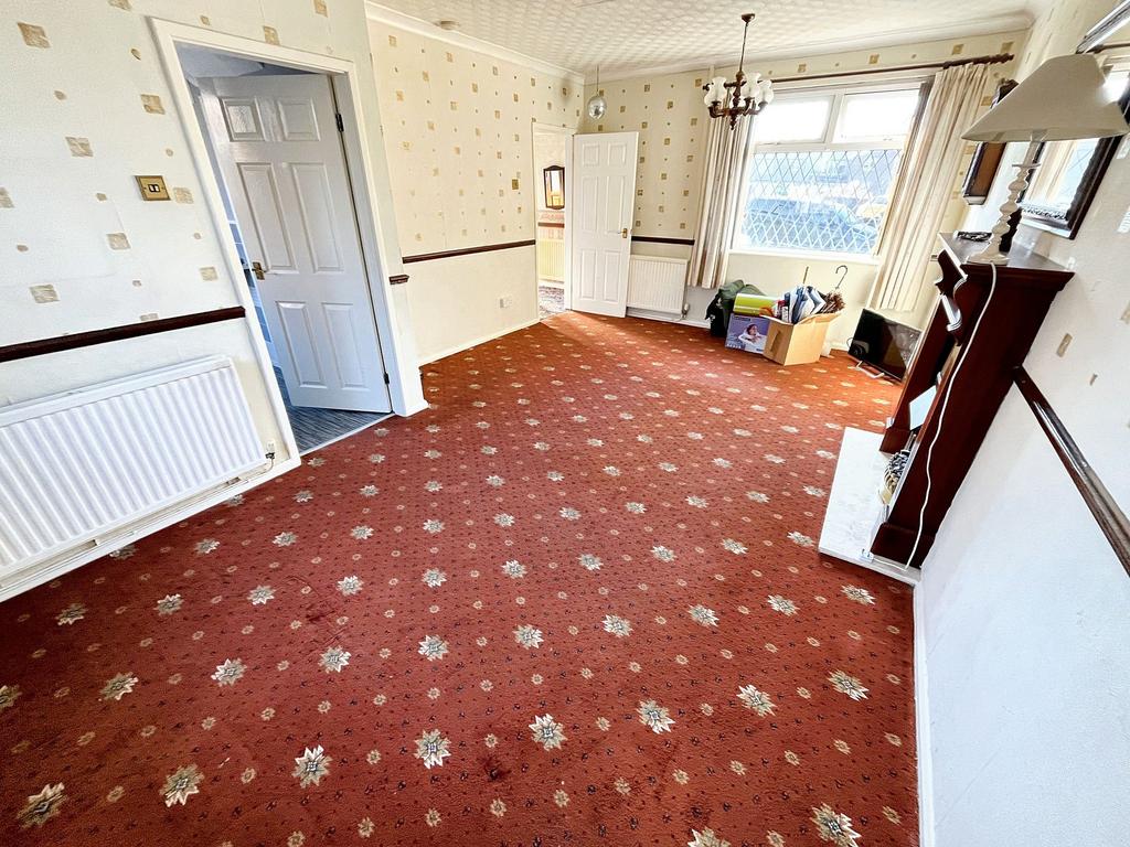 Sunshine Lounge-Dining Room