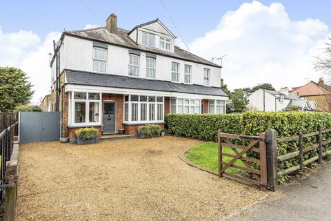 61 Vicarage Road, Sunbury-on-thames, TW16 7QD