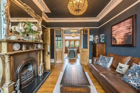 61 Vicarage Road, Sunbury-on-thames, TW16 7QD