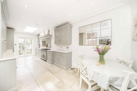 61 Vicarage Road, Sunbury-on-thames, TW16 7QD