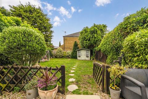61 Vicarage Road, Sunbury-on-thames, TW16 7QD