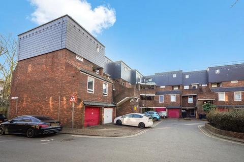 1 bedroom flat for sale, Reedham Close, London, N17