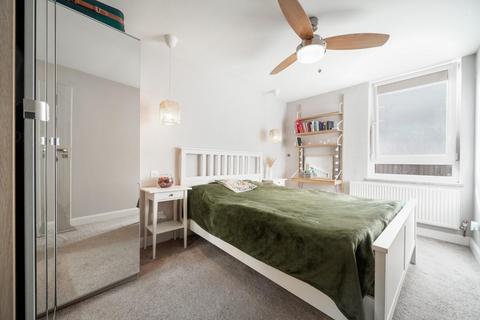 1 bedroom flat for sale, Reedham Close, London, N17