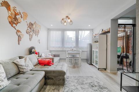 1 bedroom flat for sale, Reedham Close, London, N17