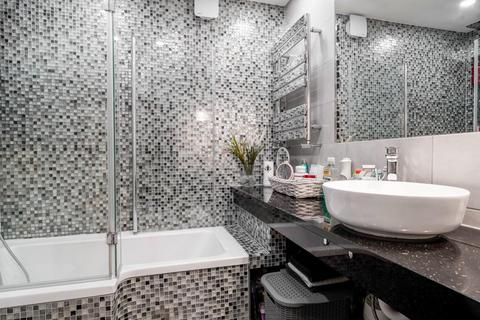 122 Reedham Close, London, N17 9PU