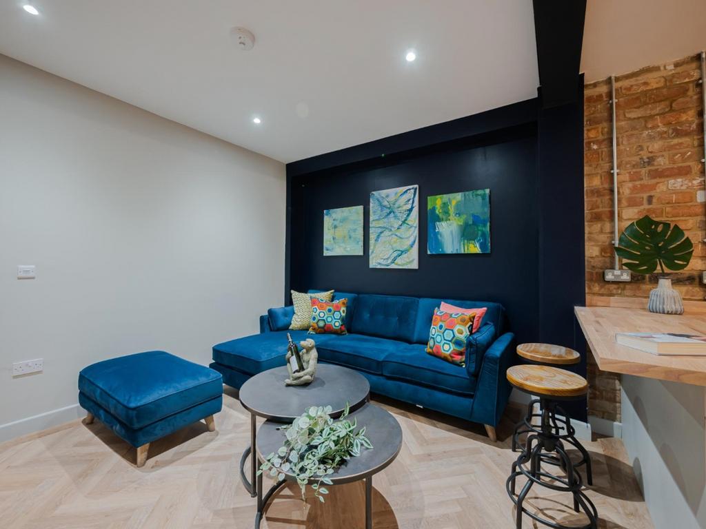 A stylish and inviting living room featuring a ...