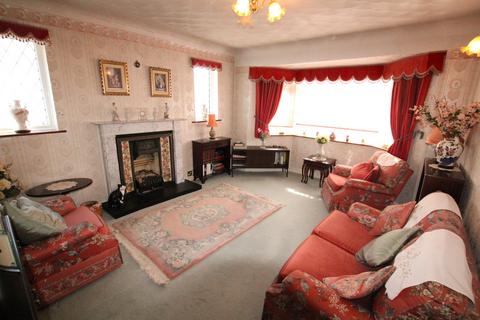2 bedroom semi-detached bungalow for sale, Harrow Way, Watford WD19