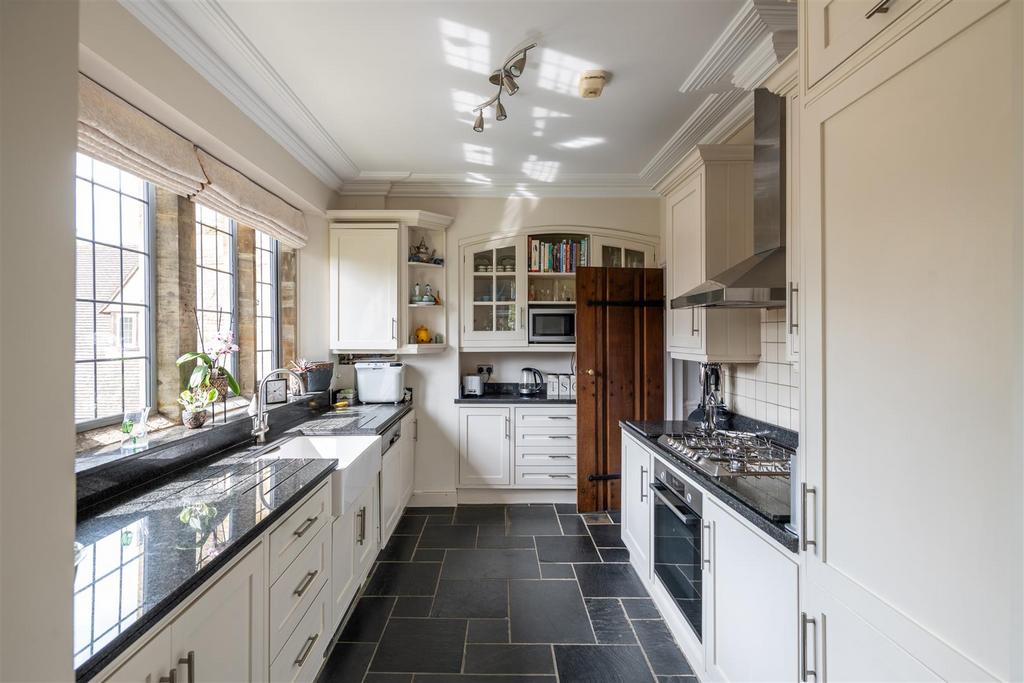 10 Herontye House internals-9.jpg