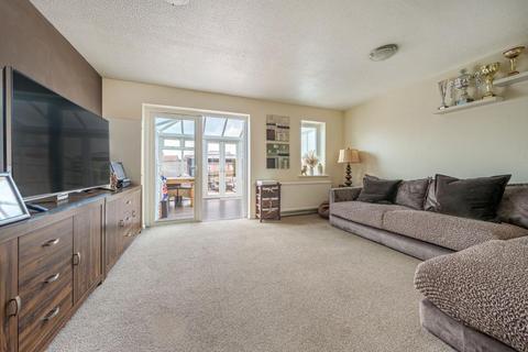 28 Fleetwood Way, Thame, OX9 3DF
