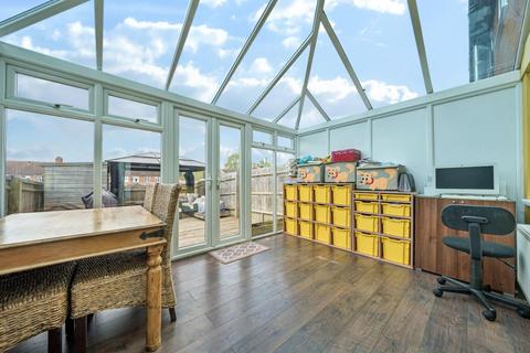 28 Fleetwood Way, Thame, OX9 3DF