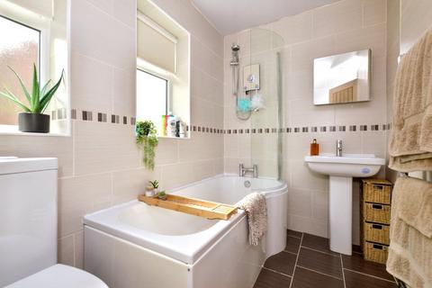 57 Thorntree Avenue, Crofton, Wakefield, WF4 1NT