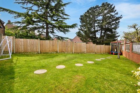 57 Thorntree Avenue, Crofton, Wakefield, WF4 1NT