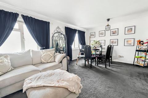 2 bedroom flat for sale, Sutton Field, Whitehill, Bordon, Hampshire