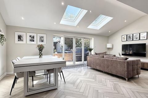 3 bedroom semi-detached house for sale, Rosebery Avenue, Hythe, SO45