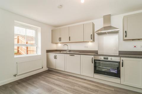 4 bedroom semi-detached house to rent, Nuneaton CV10